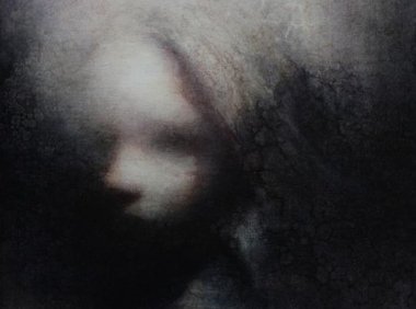 看不清楚脸的女孩