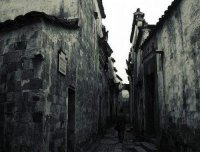 胡同里遇见诡异的人