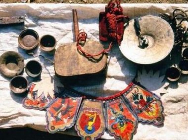 认识苗女，我险些中了情蛊。