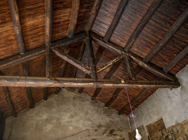 【原创】:每夜鬼话 | 暗红色房梁