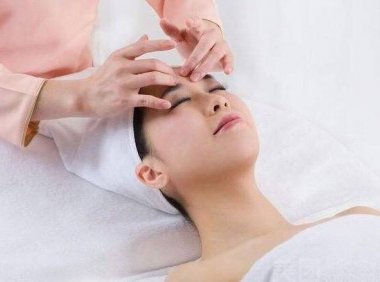 她身上的男人