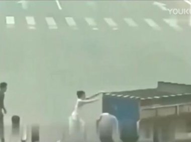 灵异事件 ：三轮车连续两次追着男子跑