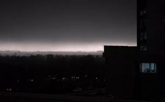 我的宿管阿姨在半夜梳头，第二天就走了